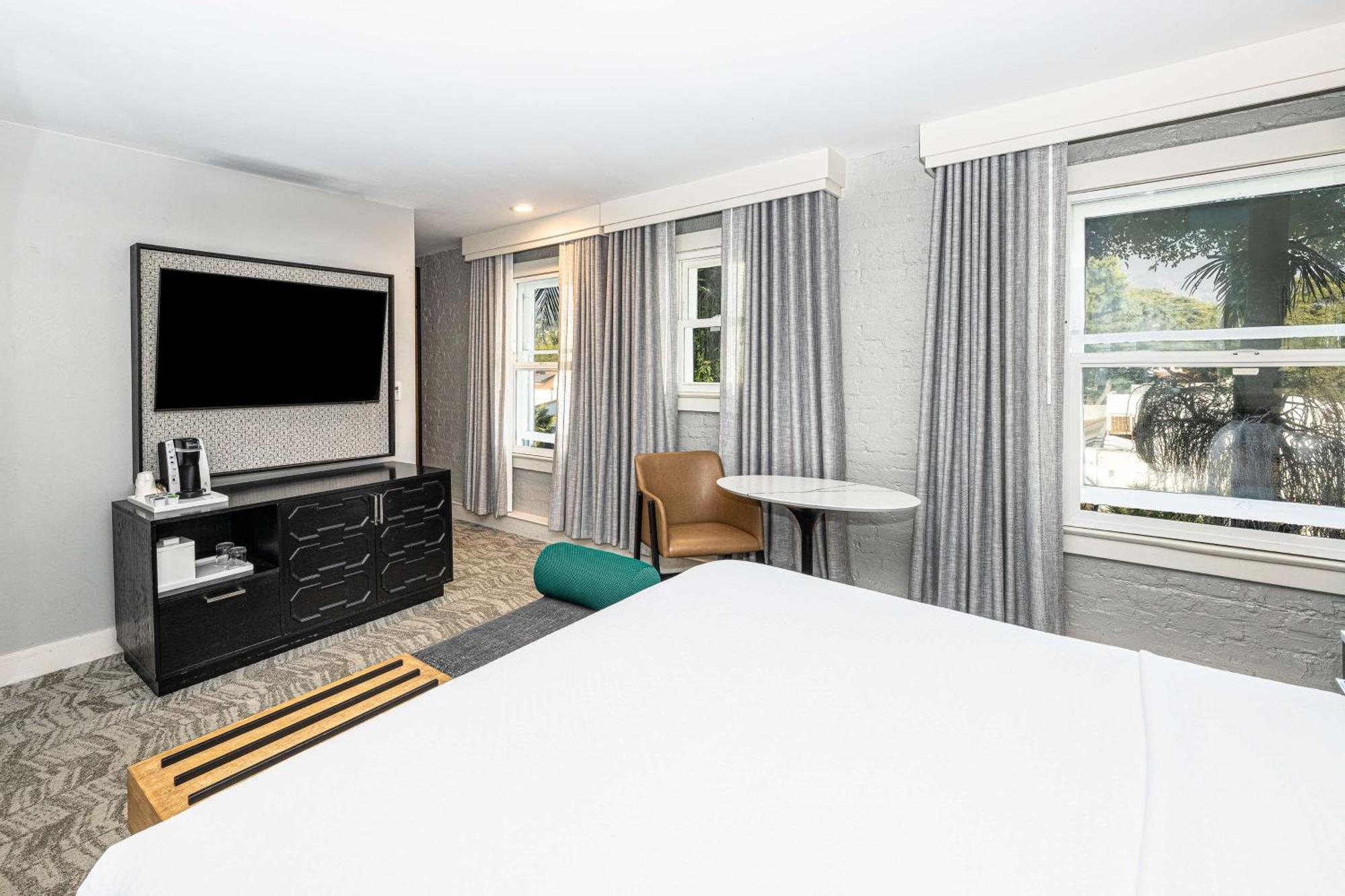 Hotel Virginia Santa Barbara, Tapestry Collection By Hilton Экстерьер фото